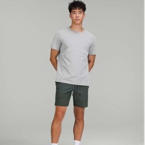 Lululemon Mens Chest Pocket Relaxed Fit T-shirt Graphite Grey/White Large NWOT
